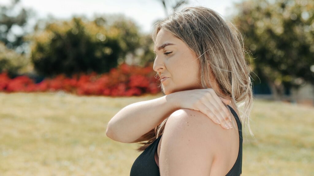 πͺ Shoulder Labrum Injuries: What You Need to Know 3 Woman in black tank top touching shoulder outdoors. Concept of shoulder pain and relaxation and shoulder labrum injuries